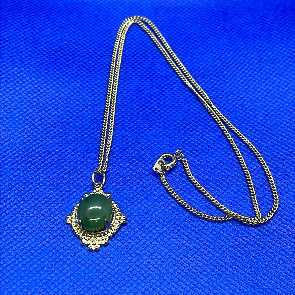 Elegant Green Pendant Necklace